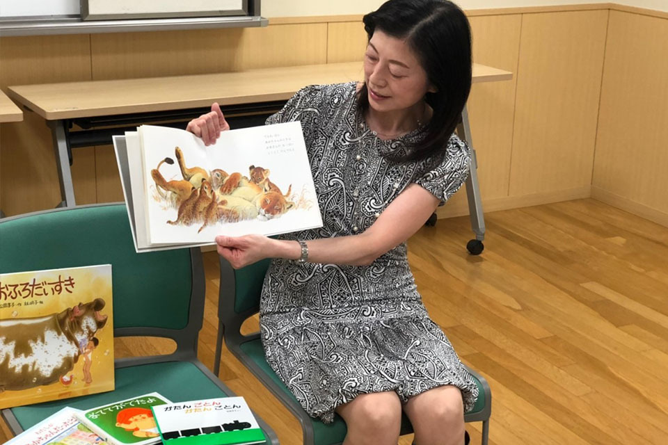 妊婦さん対象の絵本の読み聞かせ